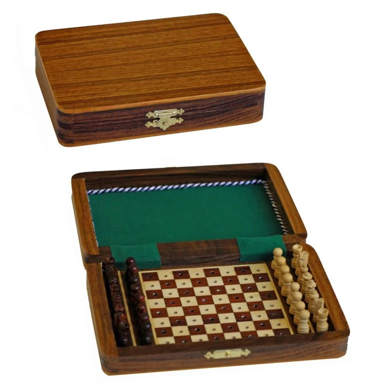 TRAVEL WOOD PEGGED CHESS SET 7"