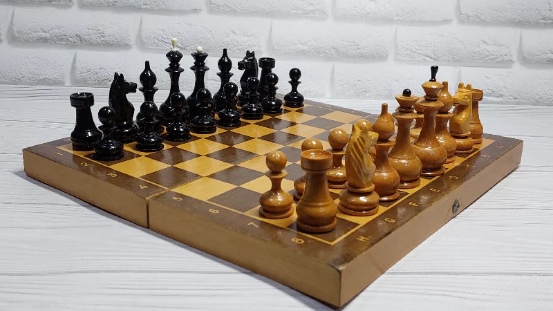 Beautiful authentic classic soviet wooden medium chess set, russian usa, vintage 1950.