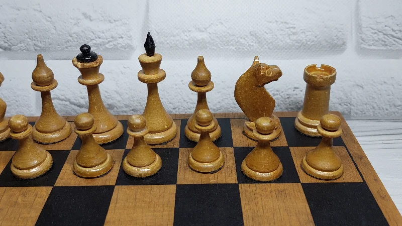 Beautiful authentic classic soviet wooden medium chess set, russian usa, vintage 1960