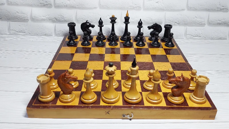 Rare chess, chess of the fifties, wooden chess of the USSR. Rare set from the past. Chess in very good condition.