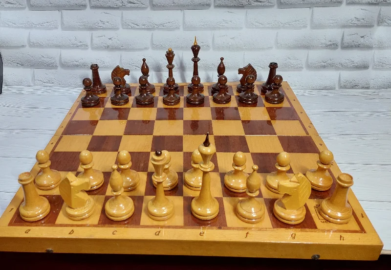 USSR Chess, Soviet Chess, Wooden Chess, Antique Chess Pieces, Russian Chess from the 1970s.